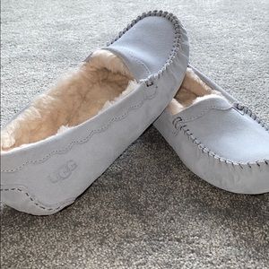 Blue moccasin with scalloped edged
